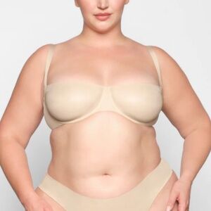 NWT SKIMS NO SHOW  MOLDED UNLINED BALCONETTE SAND‎ Size 36C
